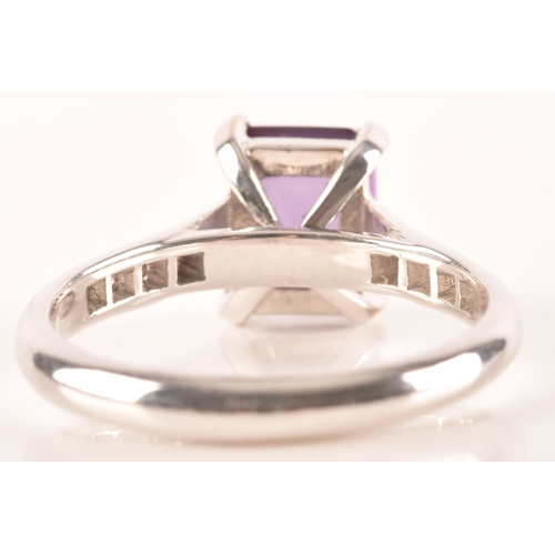 63 - An 18ct yellow gold alexandrite solitaire ring, set to centre with a rectangular alexandrite with an... 