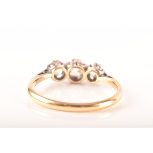 45 - A 18ct yellow gold and white metal three stone diamond ring, set with three round old cut diamonds, ... 