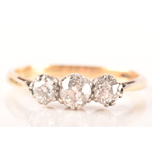 45 - A 18ct yellow gold and white metal three stone diamond ring, set with three round old cut diamonds, ... 