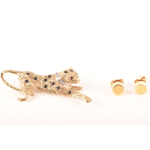 60 - A 9ct gold leaping leopard brooch, together with a pair of 18ct gold stud earrings. (2)