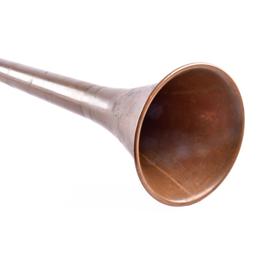 213 - A late 19th/early 20th century brass coaching or signalling horn, of typical tapering form with flar... 