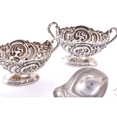 169 - A group of assorted silver items, including a continental 800 silver porridger, two 800 silver lidde... 