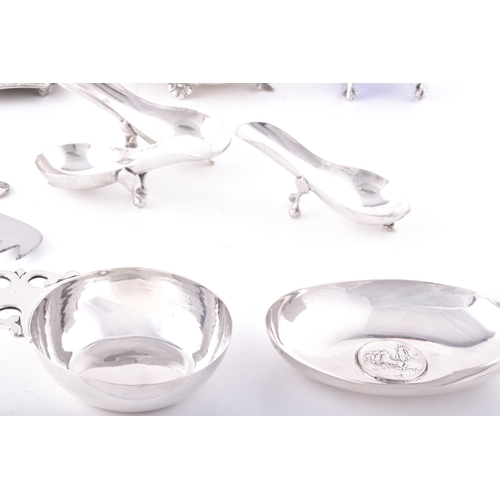 169 - A group of assorted silver items, including a continental 800 silver porridger, two 800 silver lidde... 