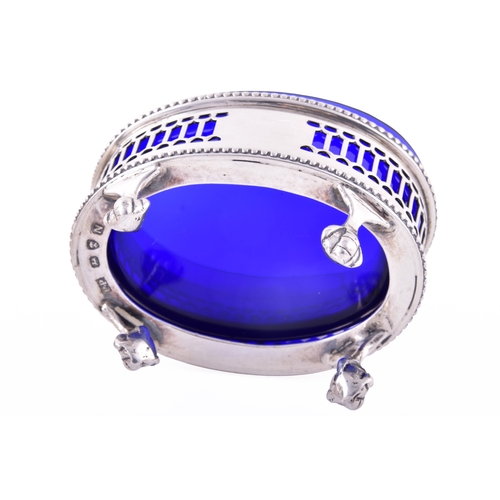 169 - A group of assorted silver items, including a continental 800 silver porridger, two 800 silver lidde... 