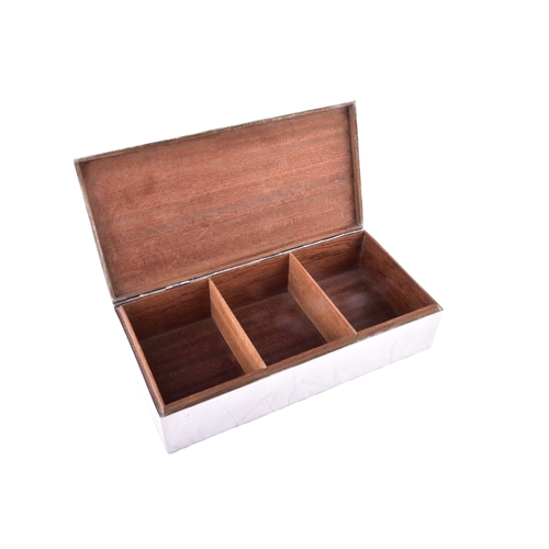 147 - A Victorian silver cigar box, engraved to lid with the crest for the London Highlanders regiment, pe... 