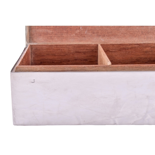 147 - A Victorian silver cigar box, engraved to lid with the crest for the London Highlanders regiment, pe... 