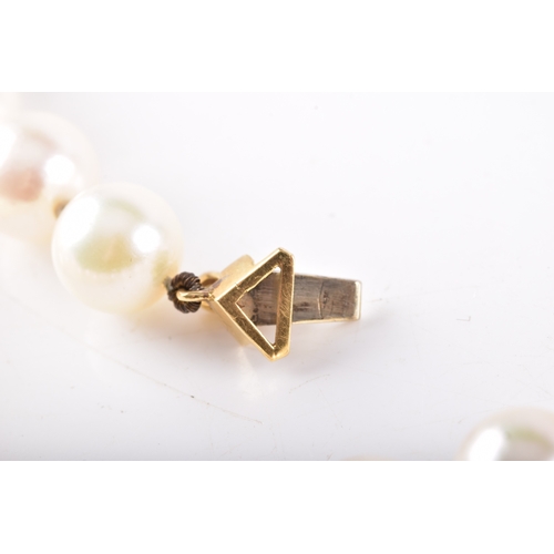 46 - A cultured pearl necklace with an 18ct yellow gold diamond set clasp, 8.5 mm pearls, 44 cm long, tog... 