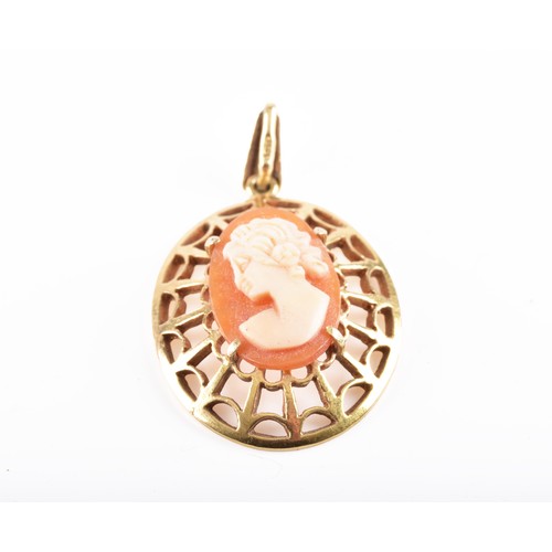 62 - A 9ct yellow gold cameo oval pendant, featuring openwork detail to mount and fitted with bale, 2.1 c... 