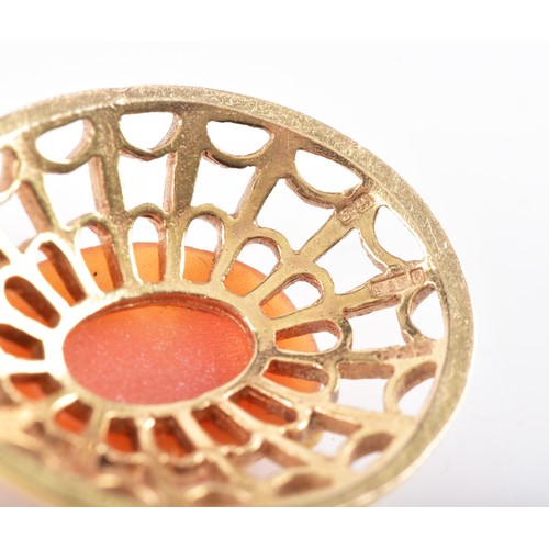 62 - A 9ct yellow gold cameo oval pendant, featuring openwork detail to mount and fitted with bale, 2.1 c... 