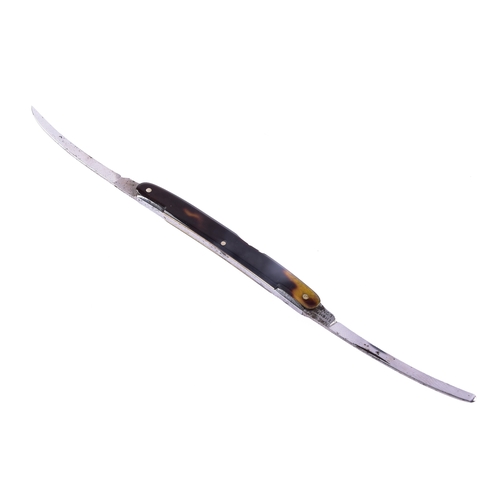 218 - An 1820 tortoiseshell surgical knife marked for Maw.Son & Thompson London, 7.5 cm long closed.