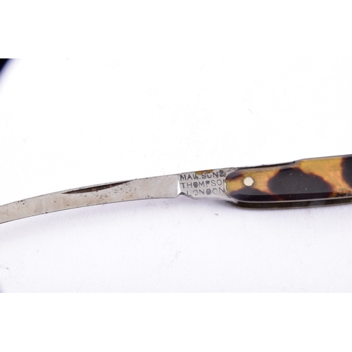 218 - An 1820 tortoiseshell surgical knife marked for Maw.Son & Thompson London, 7.5 cm long closed.