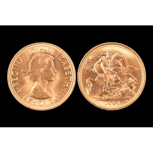 101 - An Elizabeth II 1967 full gold sovereign, 8 grams, in presentation case.