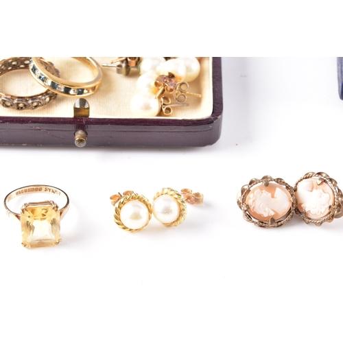 72 - Group of assorted jewellery items, including a 9ct rose gold pendant mount a/f, a pair of 9ct rose g... 