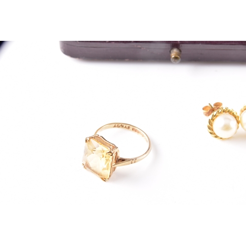 72 - Group of assorted jewellery items, including a 9ct rose gold pendant mount a/f, a pair of 9ct rose g... 