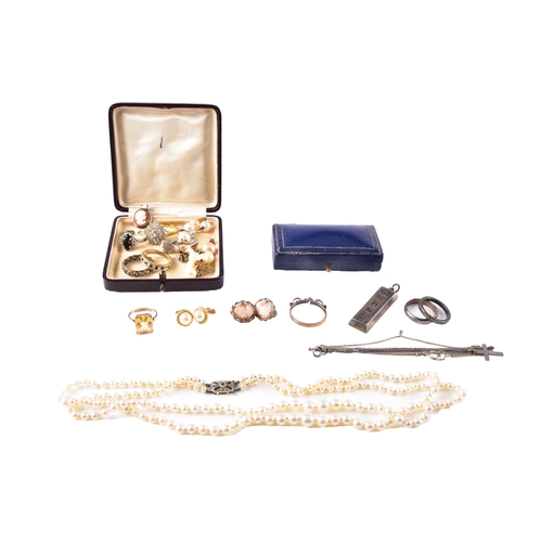 72 - Group of assorted jewellery items, including a 9ct rose gold pendant mount a/f, a pair of 9ct rose g... 