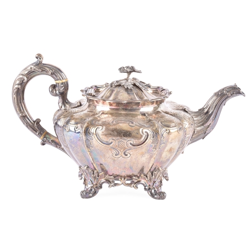 184 - A William IV silver teapot, hallmarked for London 1835 by Edward Aldridge I & Edward Aldridge II... 
