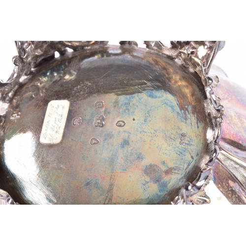 184 - A William IV silver teapot, hallmarked for London 1835 by Edward Aldridge I & Edward Aldridge II... 