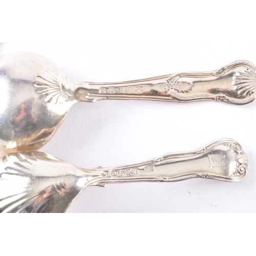 185 - A collection of assorted silver, including a A Victorian silver salt/mustard spoons, hallmarked for ... 