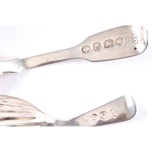 185 - A collection of assorted silver, including a A Victorian silver salt/mustard spoons, hallmarked for ... 