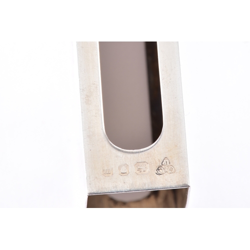 185 - A collection of assorted silver, including a A Victorian silver salt/mustard spoons, hallmarked for ... 