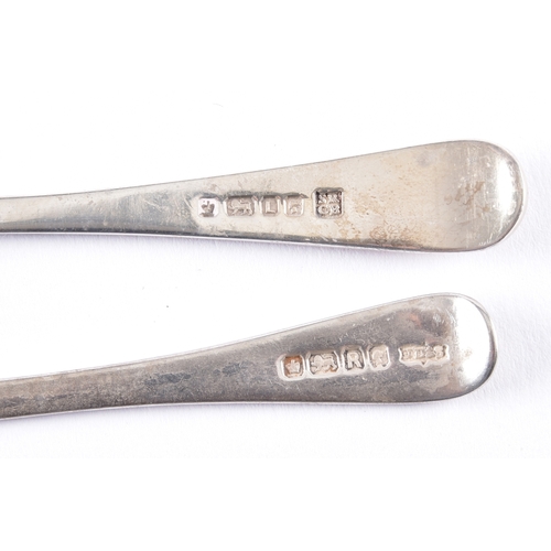 185 - A collection of assorted silver, including a A Victorian silver salt/mustard spoons, hallmarked for ... 