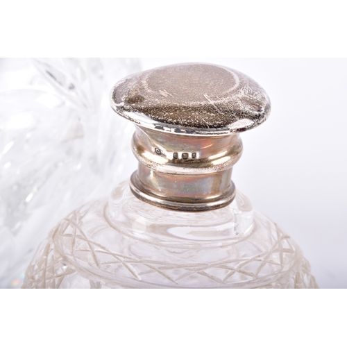 199 - A mixed group of late 19th to early 20th century glassware, including a cut glass decanter with a si... 