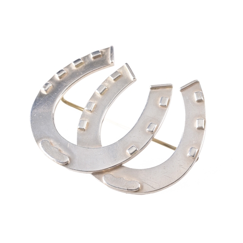 198 - A small group of silver, including a Victorian silver inkwell, hallmarked for London 1898 by Sampson... 