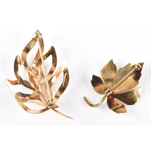 81 - Two 9ct yellow gold leaf brooches, 4.8 cm and 3.8 cm.