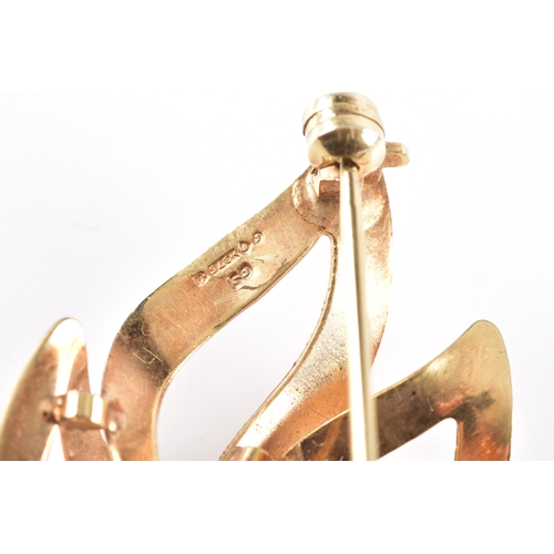 81 - Two 9ct yellow gold leaf brooches, 4.8 cm and 3.8 cm.