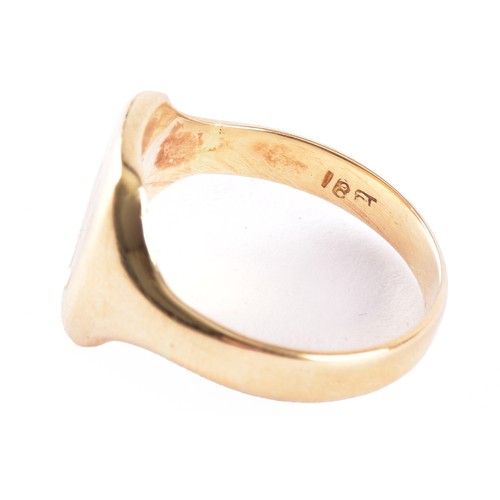 82 - An 18ct gold signet ring, rectangular plaque with rounded edges engraved with initial 'K', size J.