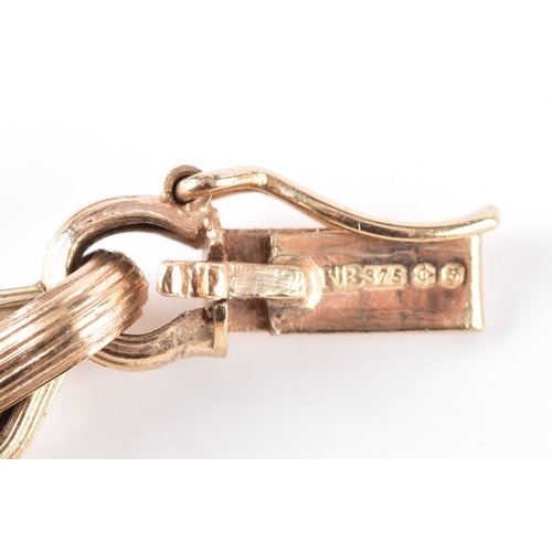 83 - A 9ct yellow gold textured graduating link chain, import marks for London 1976 by 'NB', 45 cm long.