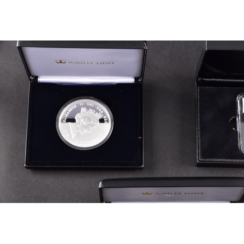 113 - A mixed collection of modern commemorative issues, including a cased Magna Carta 800th Anniversary s... 