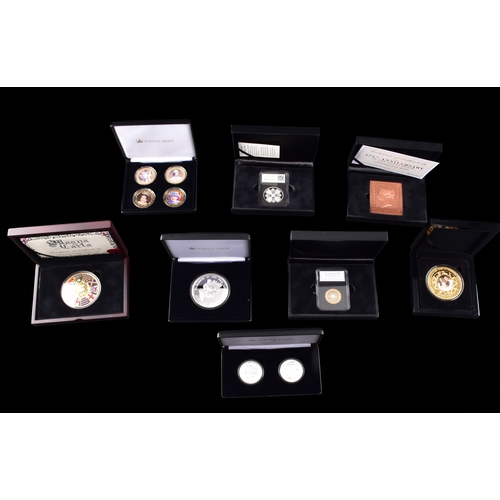 113 - A mixed collection of modern commemorative issues, including a cased Magna Carta 800th Anniversary s... 