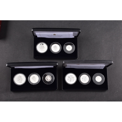 118 - A collection of commemorative coins including Queen Elizabeth II 2015 silver proof coin, a 1977 silv... 