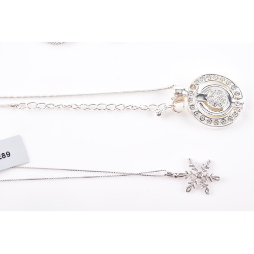 42 - A 9ct yellow gold Ratanakiri zircon pendant, together with a collection of silver gem set and plain ... 