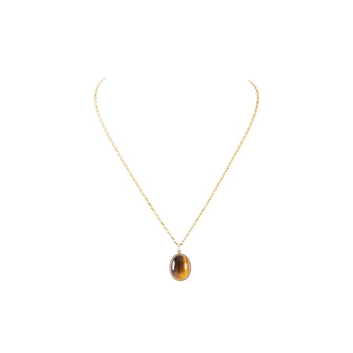 51 - A yellow metal tiger's eye pendant, on a 9ct yellow gold chain, 50 cm long.
