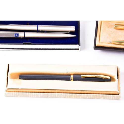 27 - A collection of vintage fountain pens, ballpoint pens and propelling pencils, including Parker, Shea... 
