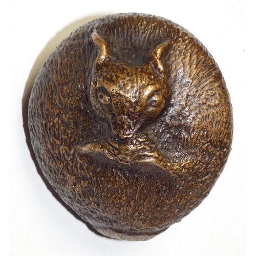 196 - British Art Medal Society, Ron Dutton (1974 - 2017), squirrel statue, unsigned, 5.5 cm.