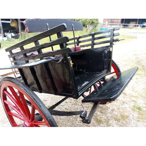 104 - A Victorian Norfolk type cart, c.1901, with leaf sprung chassis, seat to the front with steps either... 