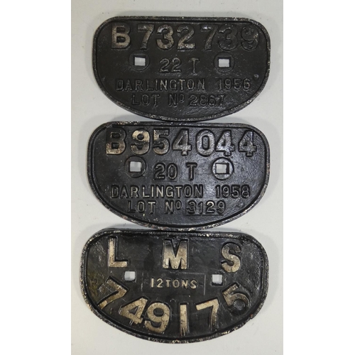 71 - Three cast iron wagon plates, to include B732739 22T Darlington 1956 Lot No. 2867, B954044 20 T Darl... 