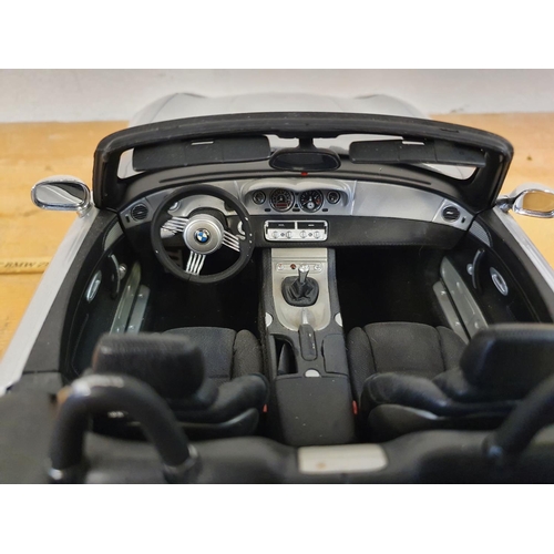 Die cast, scale 1:12, BMW Z8 limited edition James Bond Die cast, scale 1:12, BMW Z8 limited edition James Bond