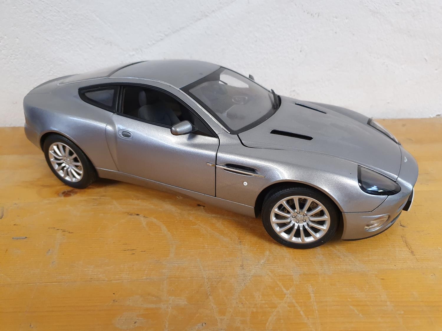 Die cast, scale 1:12, Kyosho for Danbury Mint Aston Martin Vanquish V12,  limited edition James Bond