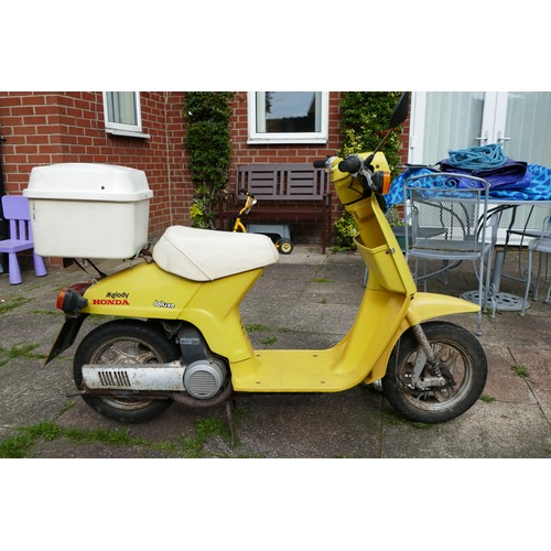 1025 - 1982 Honda Melody, 49 cc. Registration number GKH 252Y. Frame number AB071293878. Engine number AB07... 