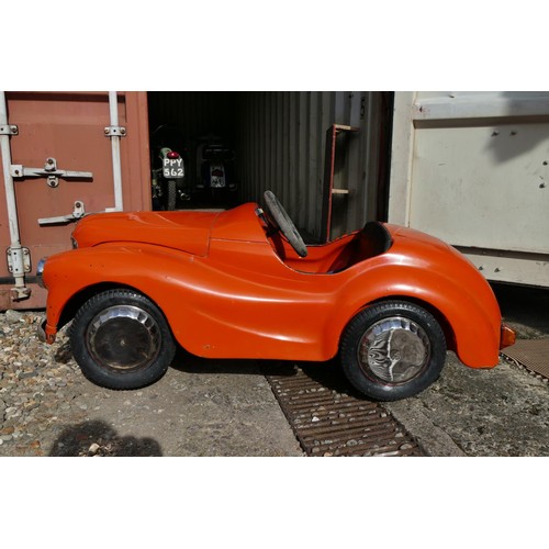 59 - A 1940's / 1950's ' Austin Junior Forty ' ( J40 ) child's pedal car, ex fairground ride, repainted o... 