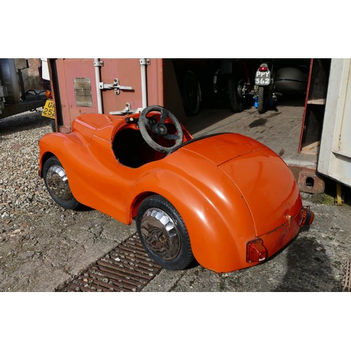 59 - A 1940's / 1950's ' Austin Junior Forty ' ( J40 ) child's pedal car, ex fairground ride, repainted o... 