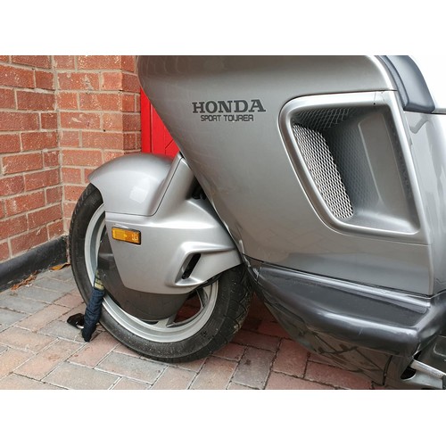 1044 - 1991 Honda PC800, Pacific Coast, 798 cc. Registration number H763 ATV. Frame number (not visible, de... 