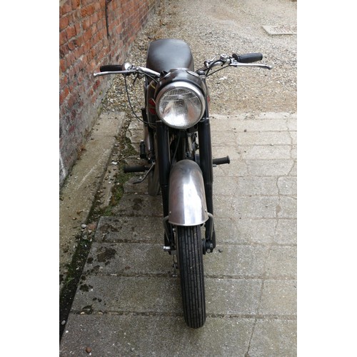 1060 - 1961 Velocette Viper, 350 cc. Registration number 2572 WY. Frame number RS 16569. Engine number VR 3... 