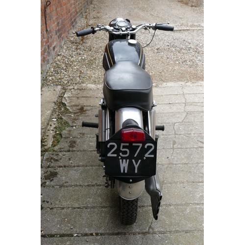 1060 - 1961 Velocette Viper, 350 cc. Registration number 2572 WY. Frame number RS 16569. Engine number VR 3... 