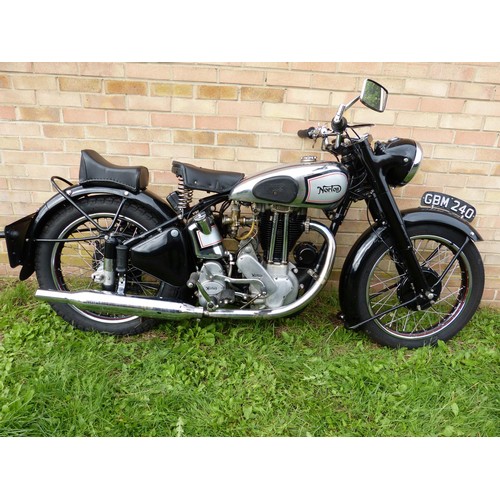 1061 - 1948 Norton ES2, 490 cc. Registration number GBM 240. Frame number (by seat N4 13081 by headstock 14... 