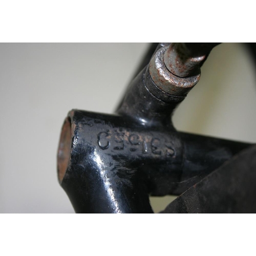 1023 - c. 1911 Rover 3 1/3 hp, 499 cc Project. Frame number S31550. This lot includes a frame, front forks ... 